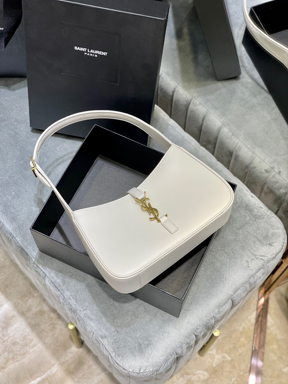 Saint Laurent Le 5 à 7 Hobo Bag