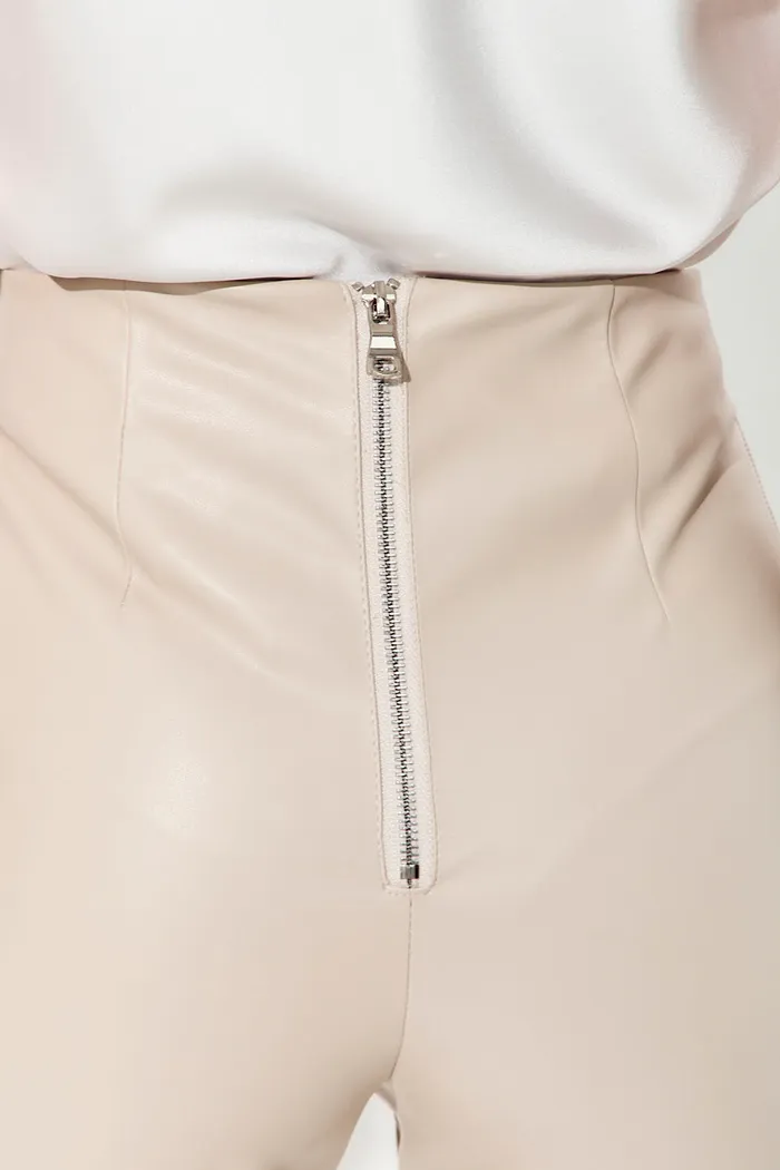 Брюки клеш из экокожи серо-бежевого цвета