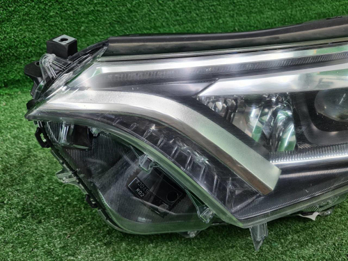 Фара левая Toyota Rav 4 CA40 (2015-2019) LED