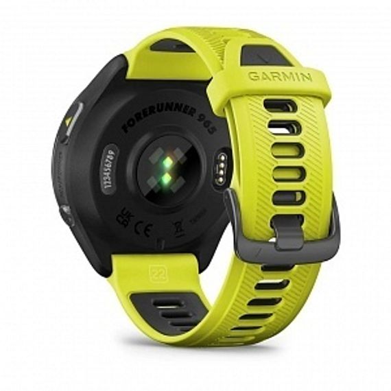 Garmin Forerunner 965 — черные спортивные часы с желто-черным ремешком