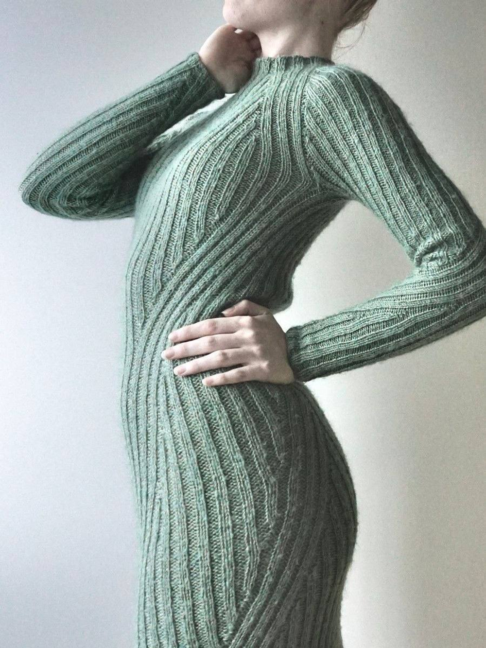 Описание по вязанию платья спицами "Figure"