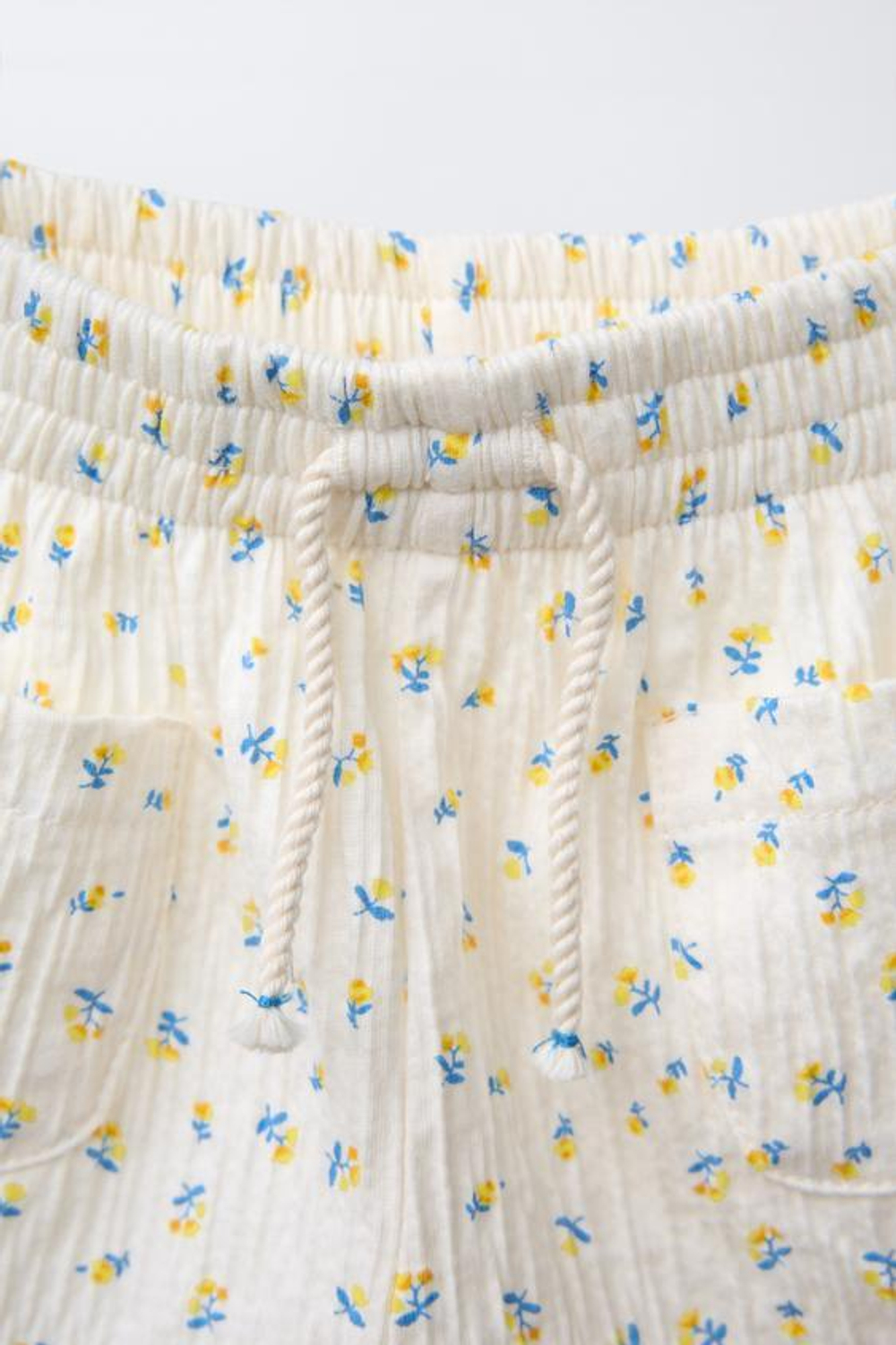 ZARA БЕРМУДЫ С ЦВЕТОЧНЫМ ПРИНТОМ, СВЕТЛЫЙ ЭКРЮ