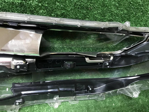 Стекло фары правое Toyota Alphard 3 (2017-2023)