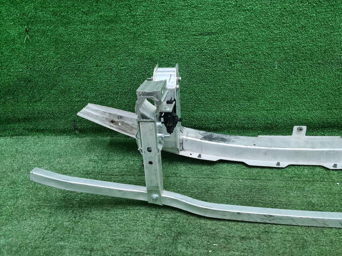 Усилитель передний BMW 3er G20 (2018-н.в.)