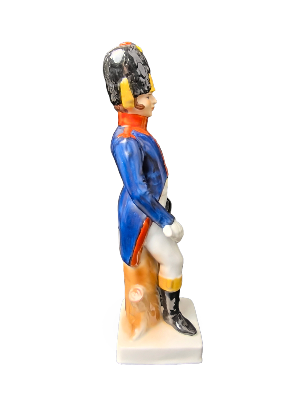Фарфоровая статуэтка "Пехотный офицер" Франция