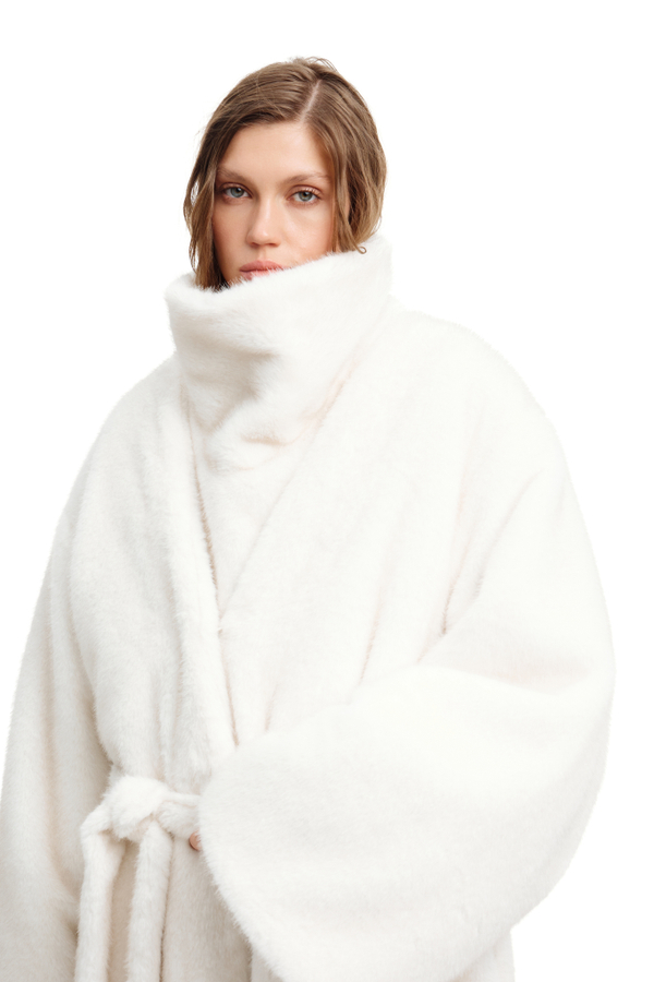 Шуба длинная с манишкой COMEBACK Milk