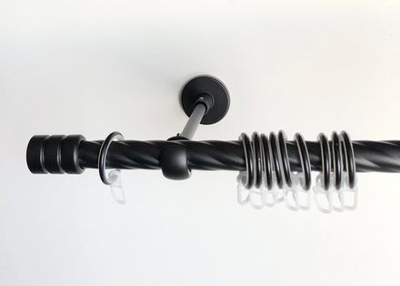 Карниз кованый витой для штор Цилиндр-II d20 однорядный, цвет черный матовый