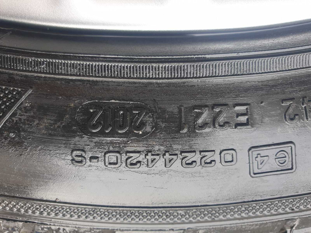 Шины летние Pirelli ZeroRosso 285/35 и 225/40 R18 4шт.