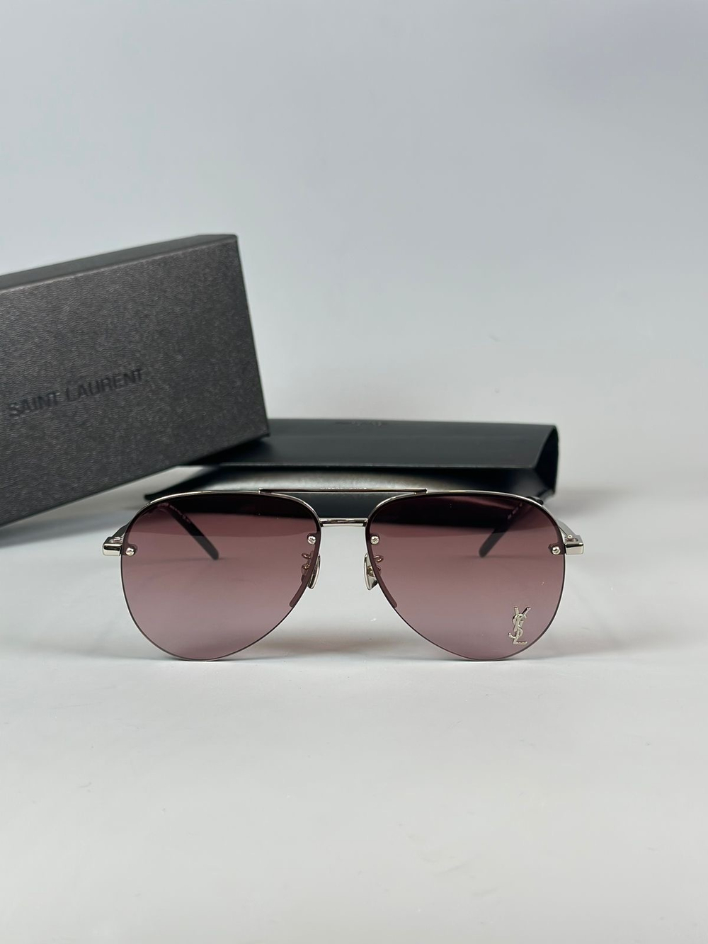 Солнцезащитные очки Saint Laurent