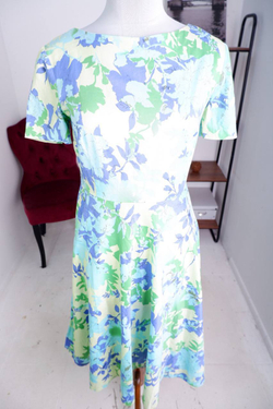 Платье Imago красивой расцветки, визуально на 48 размер