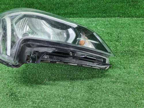 Битая Фара правая Kia Rio 4 (2020-н.в.) галоген