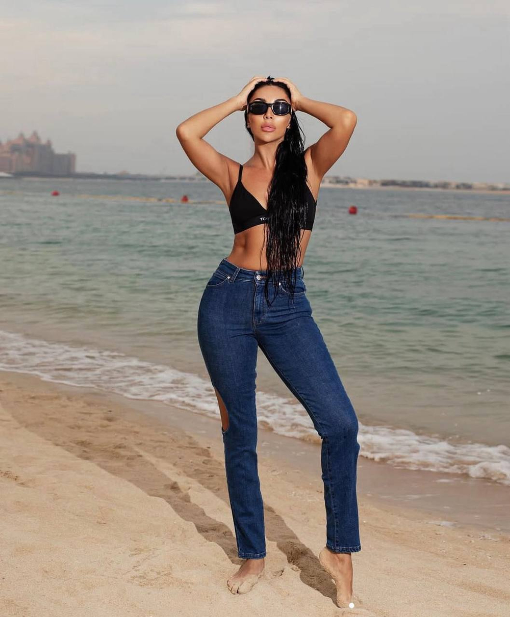 Джинсы скинни с вырезами