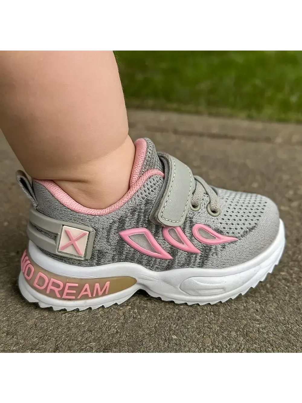 Детские летние кроссовки модные стильные.