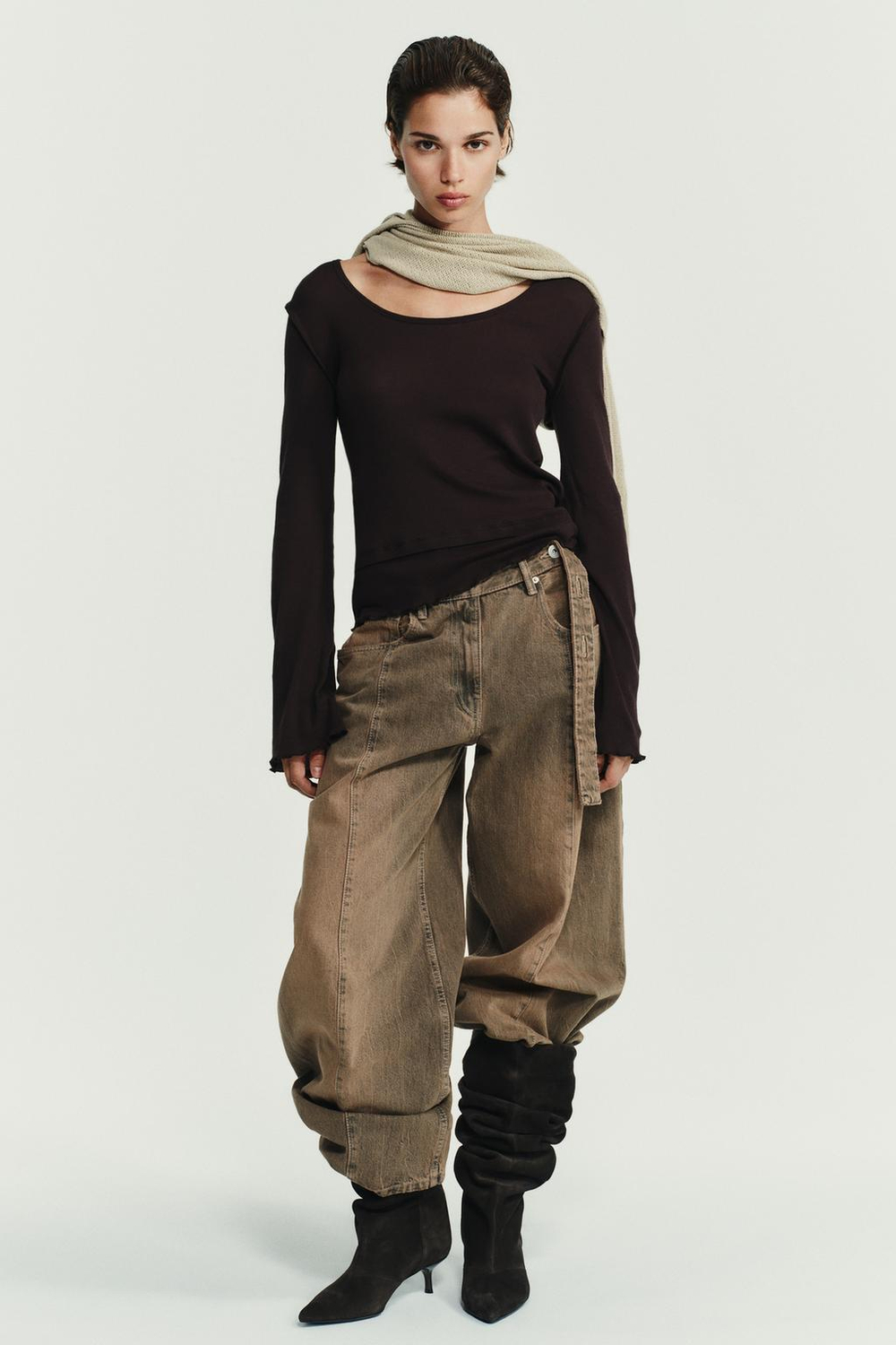 ZARA ФУТБОЛКА SOFT С ДВОЙНЫМ ЭФФЕКТОМ, ШОКОЛАДНО-КОРИЧНЕВЫЙ