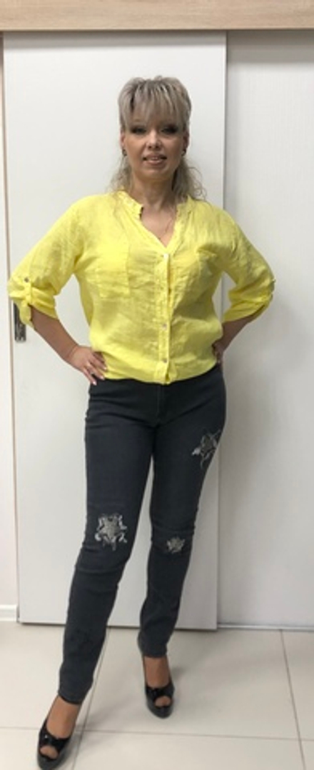 Серые зауженные джинсы со "звездами"