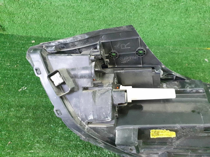 Фара правая Hyundai Tucson 3 (2018-2021) галоген