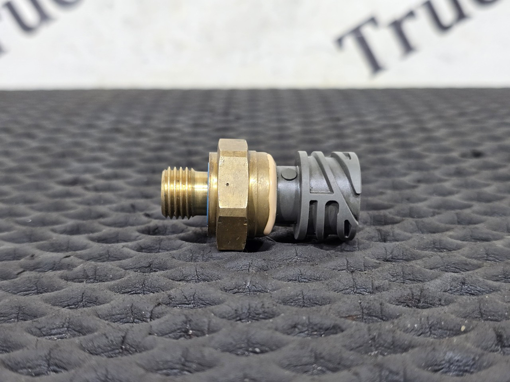 Датчик давления масла 2018г