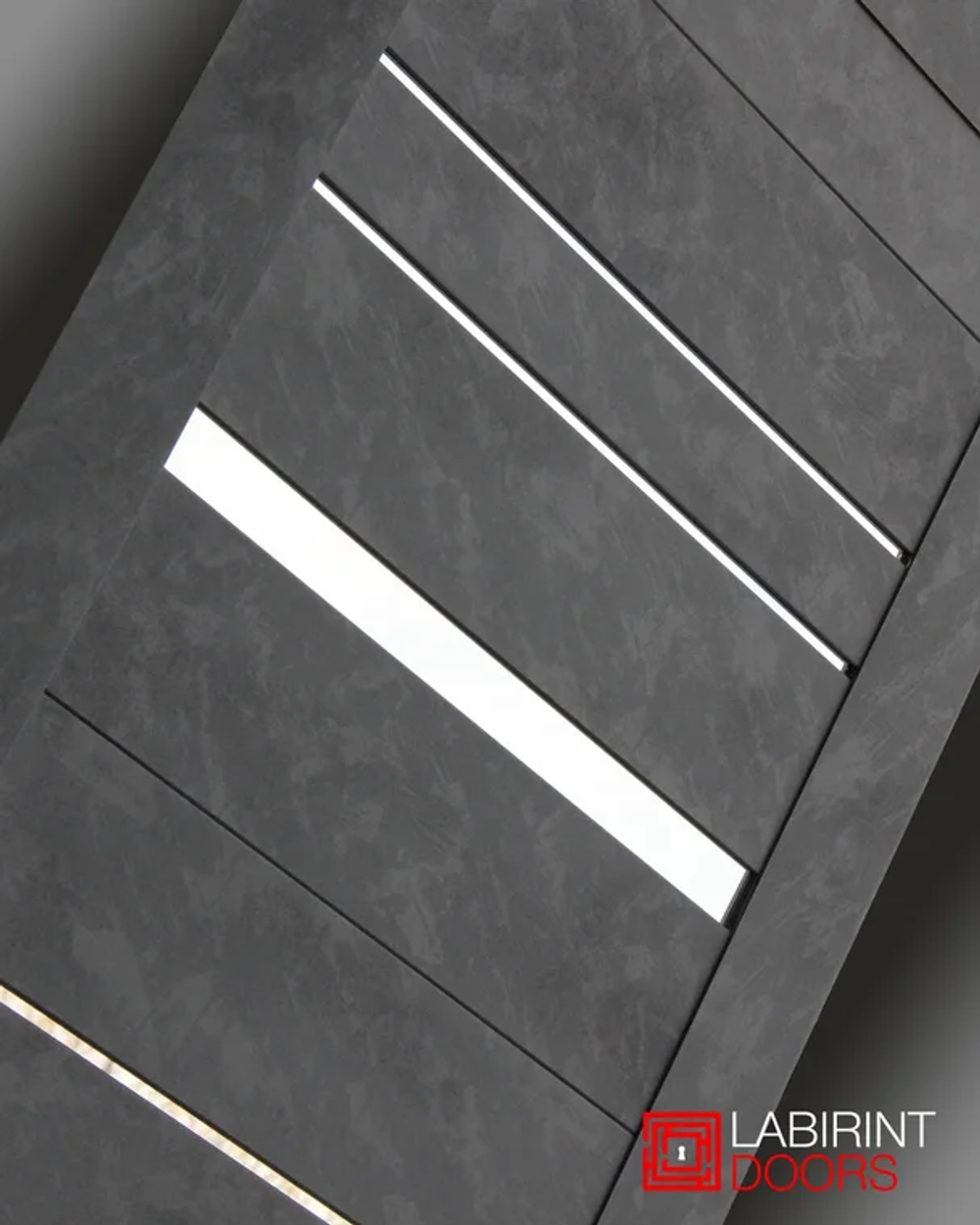 Входная металлическая дверь с зеркальными вставками Лабиринт Piano (Пиано) 20 Бетон темный с зеркальными вставками (черная фурнитура)