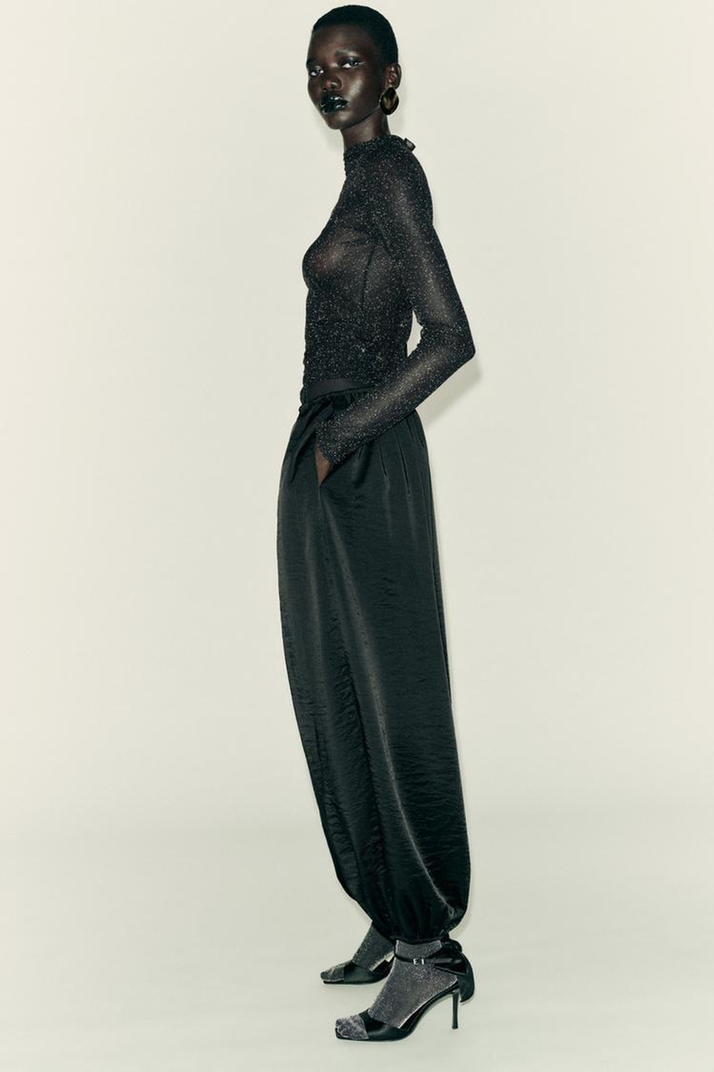 ZARA ТОП С БЛЕСТЯЩЕЙ НИТЬЮ, ЧЕРНЫЙ