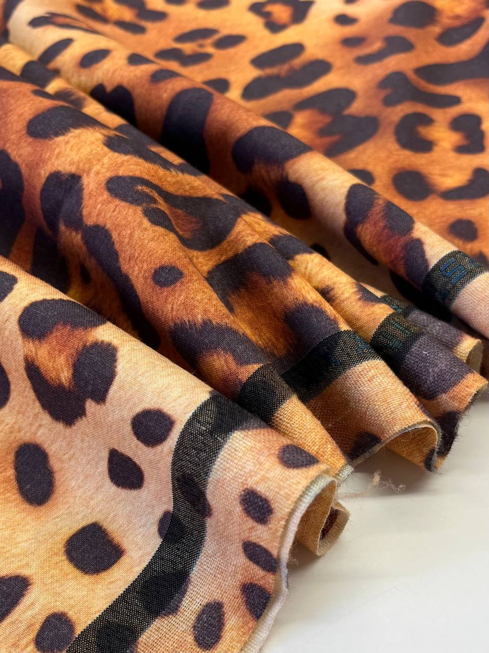 Шерсть плательно-блузочная Worsted by Martin Sons & Co коричневая с анималистичным принтом 100'S