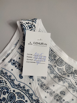 Топ стильный, визуально на 42/44 размер