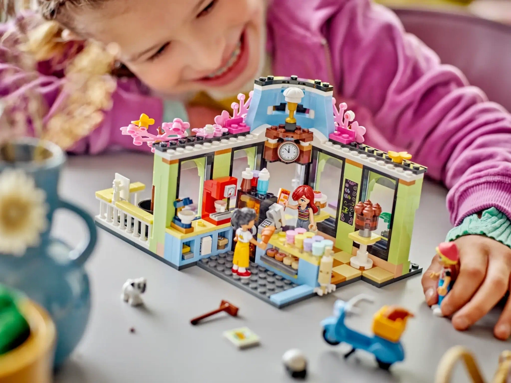 Конструктор LEGO Friends 42618 Кафе в Хартлейк-Сити
