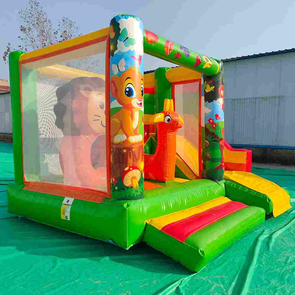 Коммерческий надувной батут «Мини джунгли» с горкой, 4*3,5*2,6 м.
