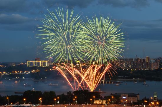 Профессиональный фейерверк под музыку с выездом пиротехников по Республике Алтай