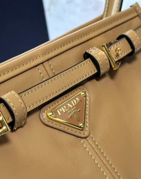 Кожаная средняя сумка Prada Bonnie, коричневый