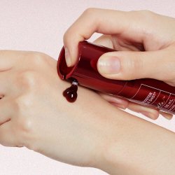 VT Cosmetics Red Booster Reedle Shot 300 антиоксидантная бустер-сыворотка с микроиглами