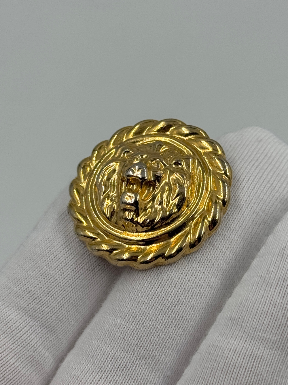 Моноклипса Лев Anne Klein