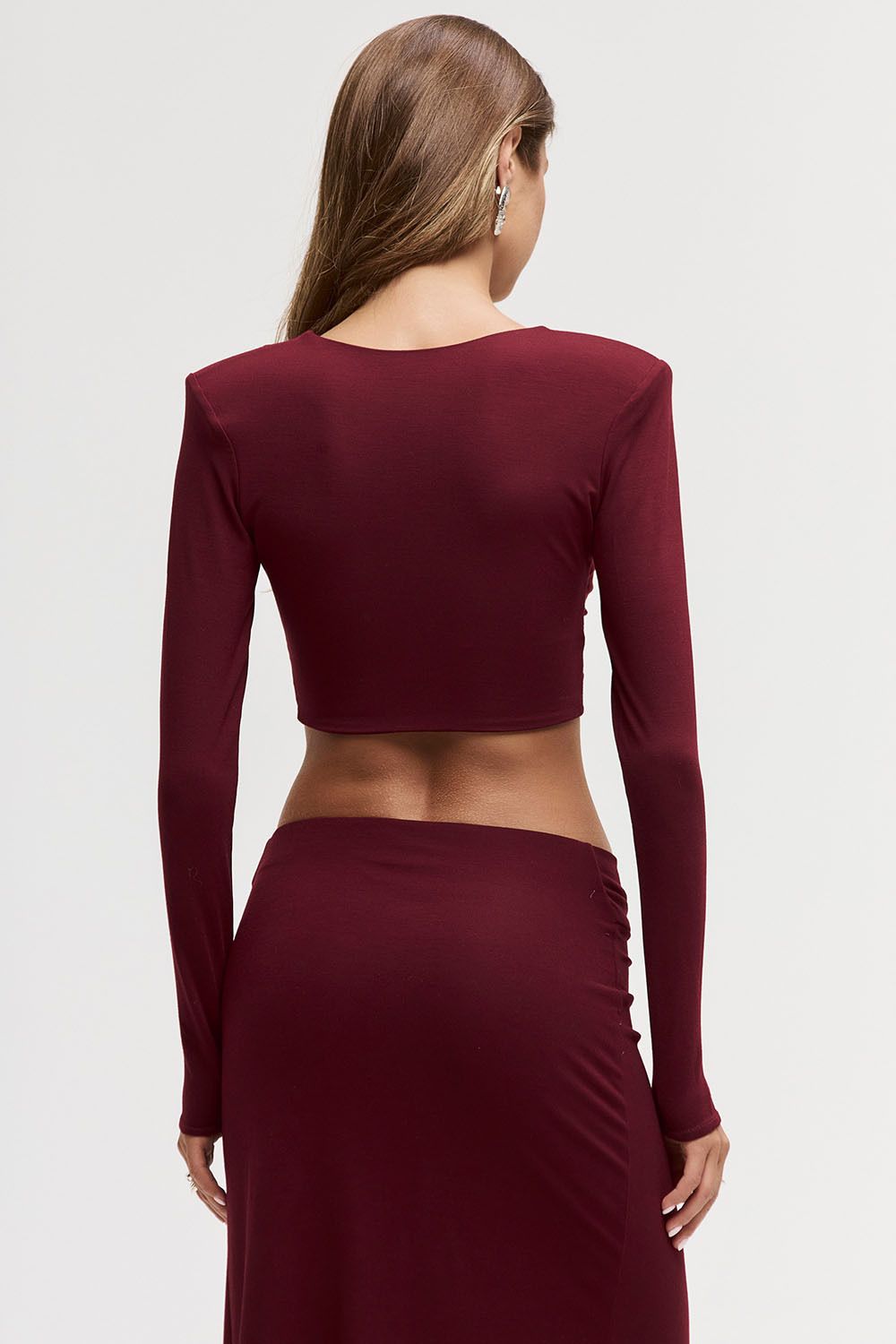 Лонгслив с подплечниками из вискозы цвета бордо