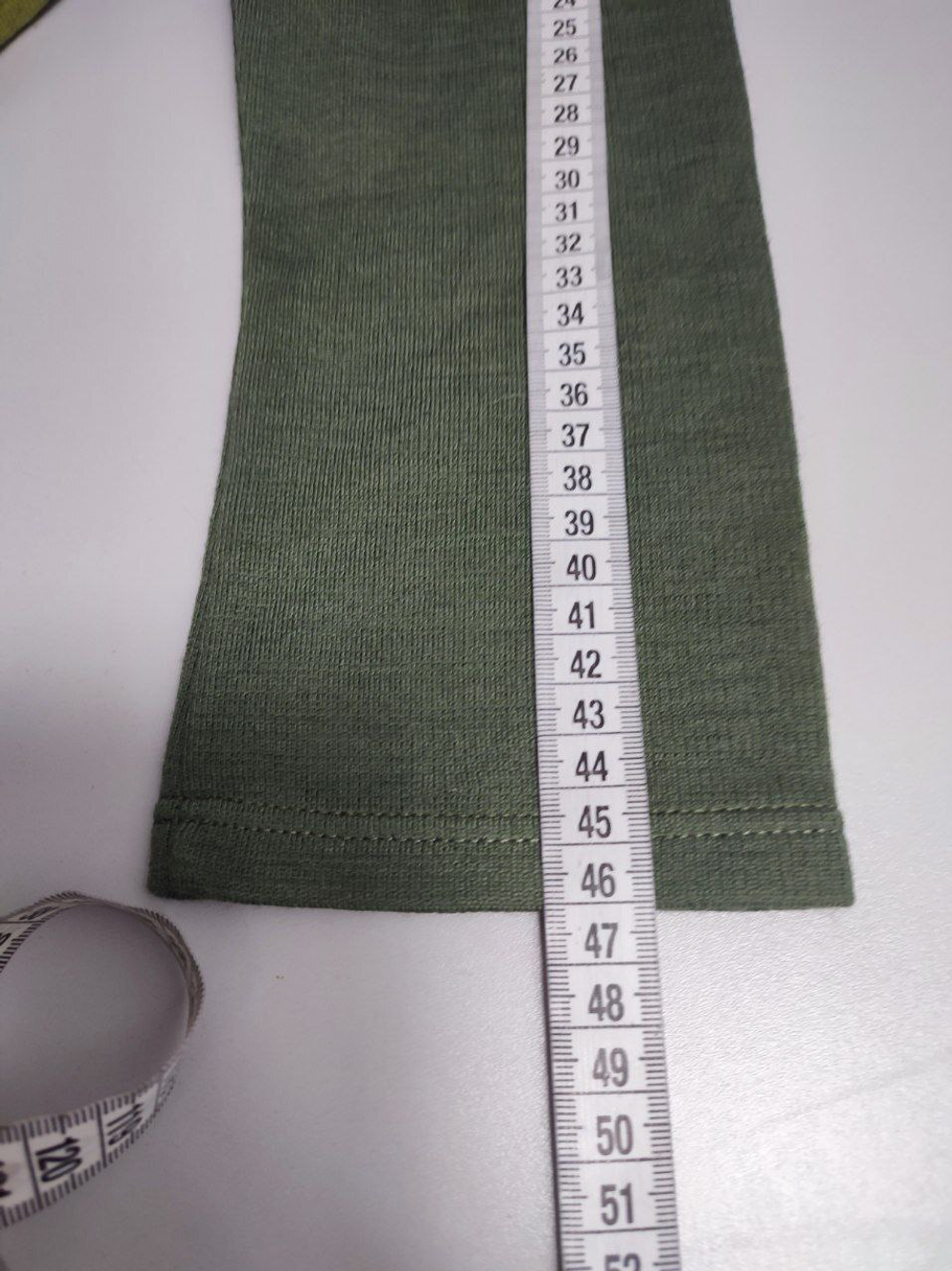 Костюм-двойка с юбкой зеленый на 8-9 лет, новый