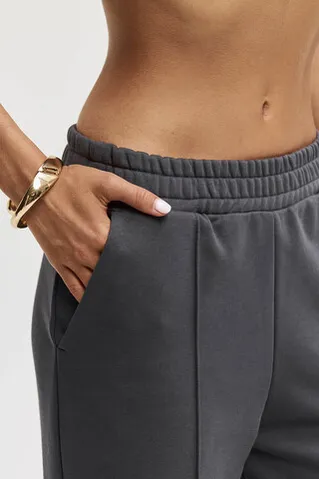 Брюки клеш со стрелкой цвета антрацит