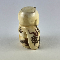 Статуэтка нэцкэ Ребенок Карако с рыбой