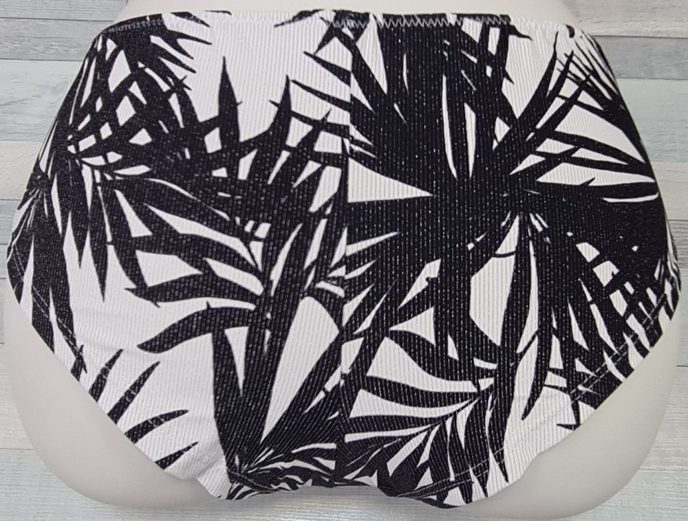 Плавки-бразилиана из ткани с растительным принтом с люрексом (Размер: M) (Цвет: черный с белым)