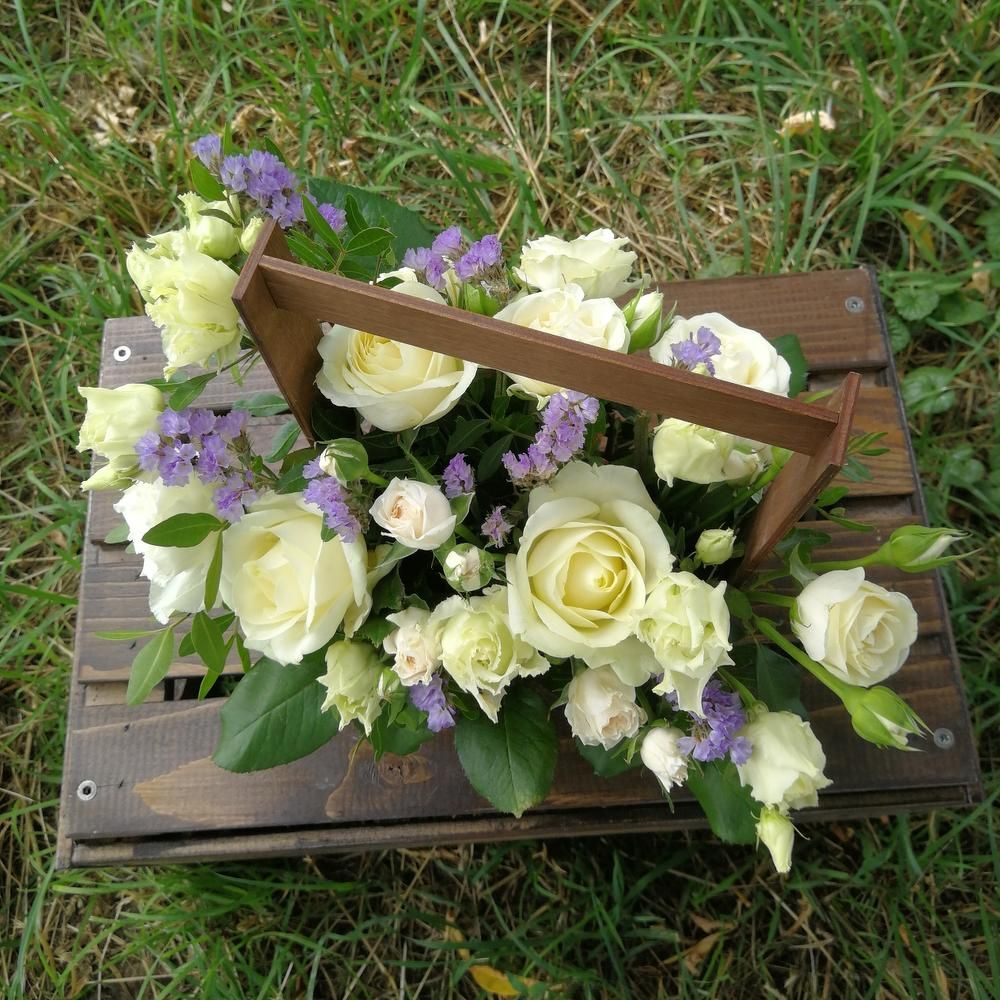 Ящик с цветами "Светлые чувства"