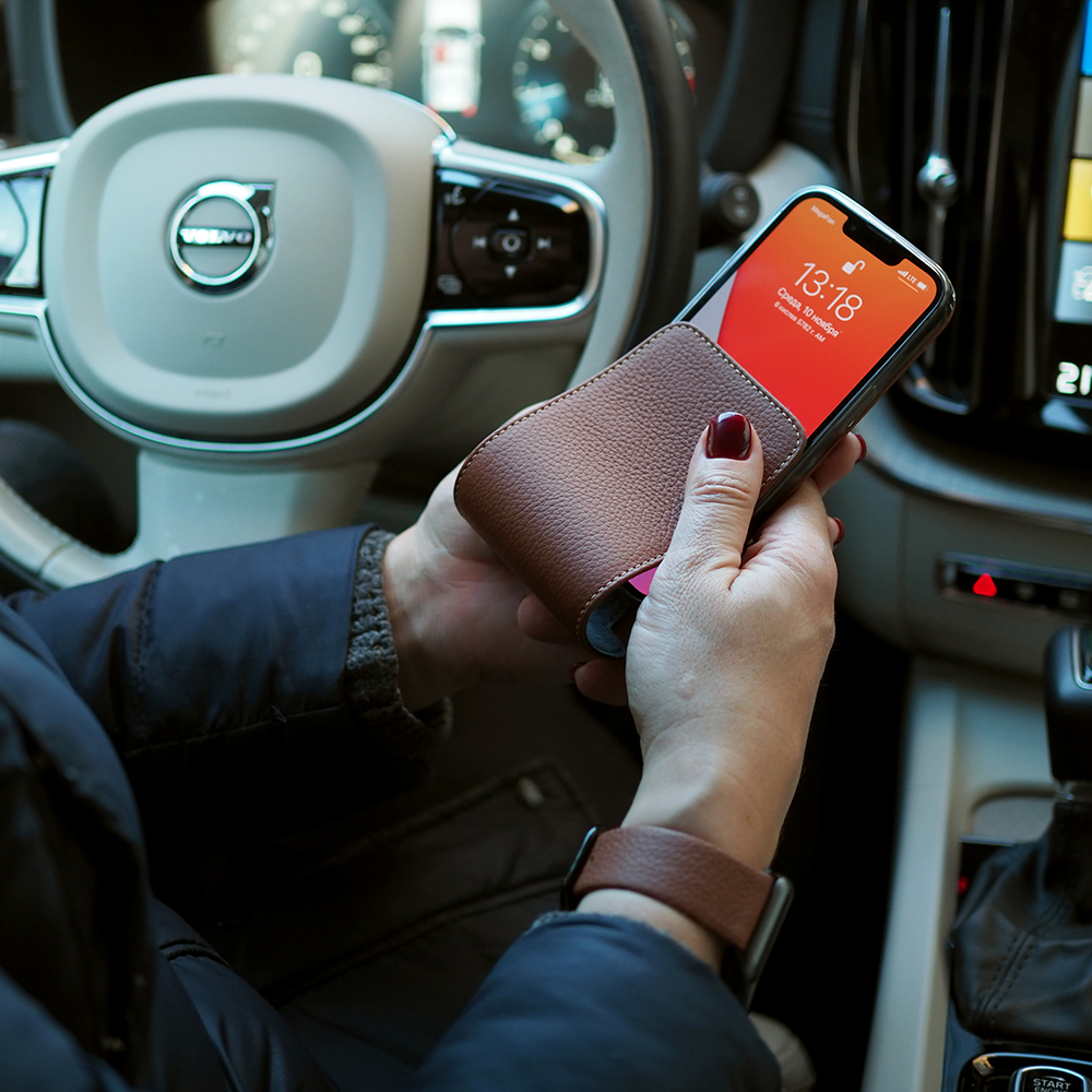 Чехол для iPhone 14 из кожи теленка, цвета карамель