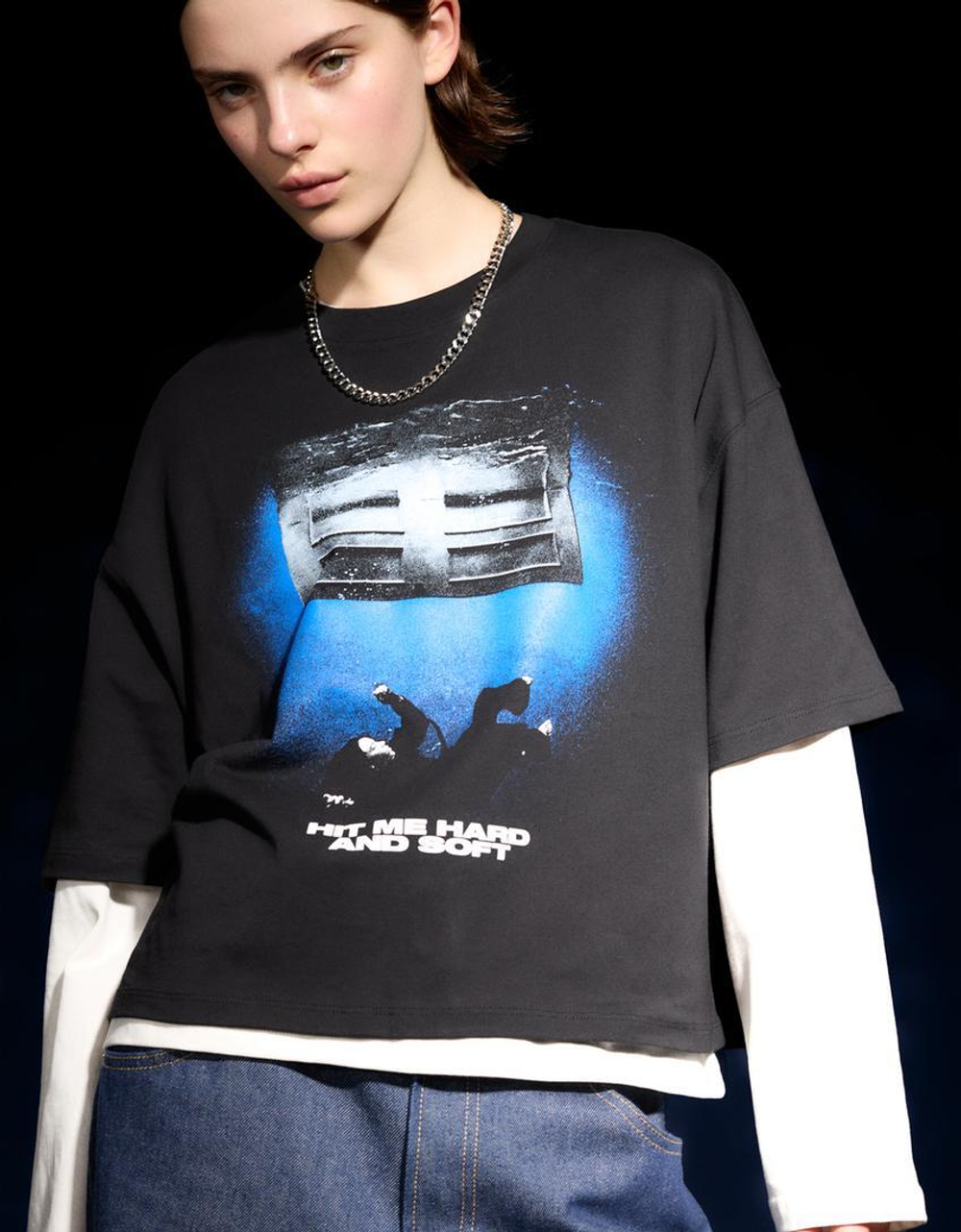 BERSHKA Футболка с коротким рукавом и принтом Billie Eilish, черный