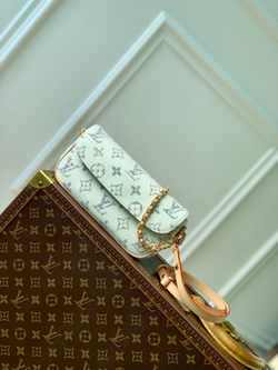 Louis Vuitton Ivy Wallet On Chain Bag