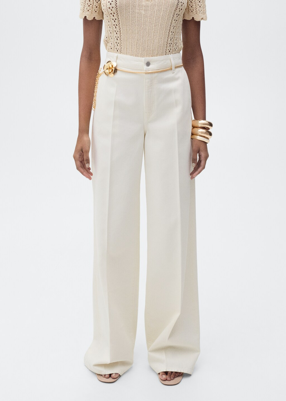 Джинсы с широкими штанинами и высокой посадкой