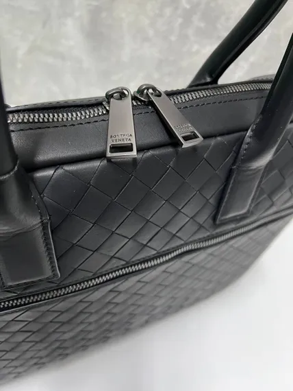 Кожаный портфель Bottega Veneta Intrecciato 37 с плечевым ремнем