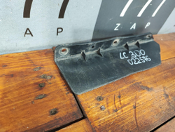 Брызговик передний правый Toyota Land Cruiser 300 21-нв Б/У Оригинал 5385360040