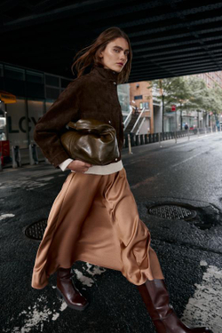 ZARA АТЛАСНАЯ ЮБКА МИДИ, МЯГКИЙ КАШТАНОВЫЙ