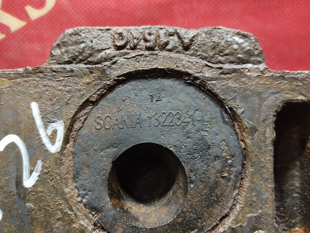 Кронштейн амортизатора переднего