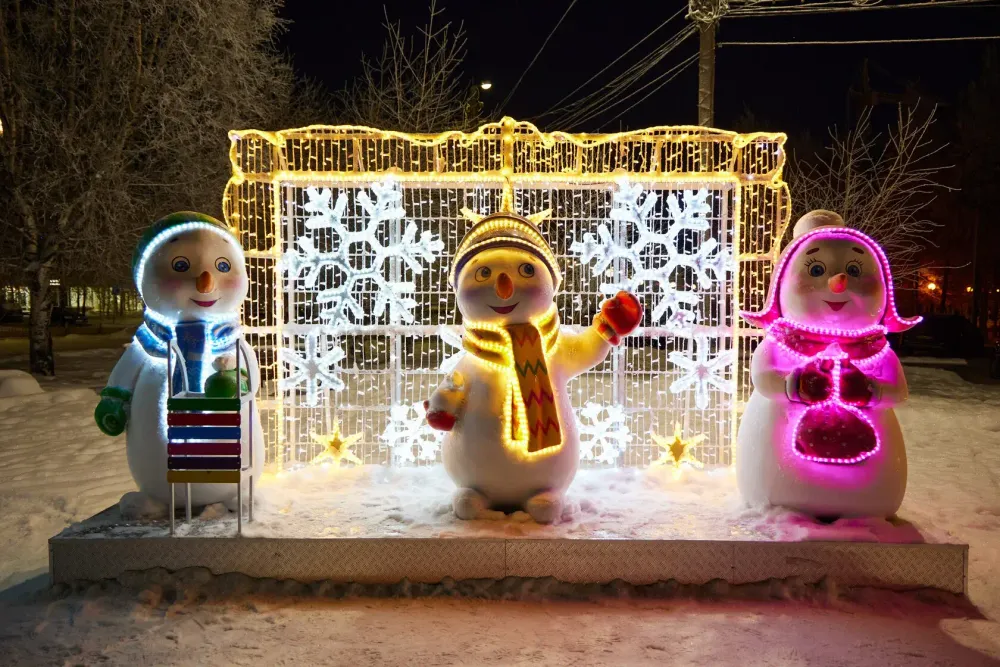 Композиция фигур "Снеговички"