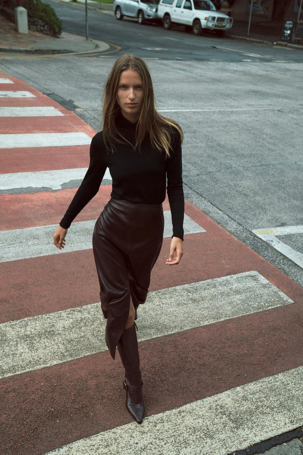 ZARA СВИТЕР ИЗ СМЕСОВОЙ ШЕРСТИ С ПЕРЕКРЕЩЕННЫМ ВОРОТНИКОМ, ЧЕРНЫЙ