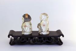 Сет нэцкэ Два ребенка Карако (мальчик и девочка) на подставке