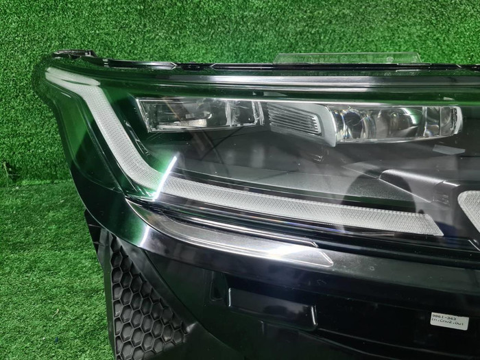 Фара правая Range Rover Velar (2017-2023) LED