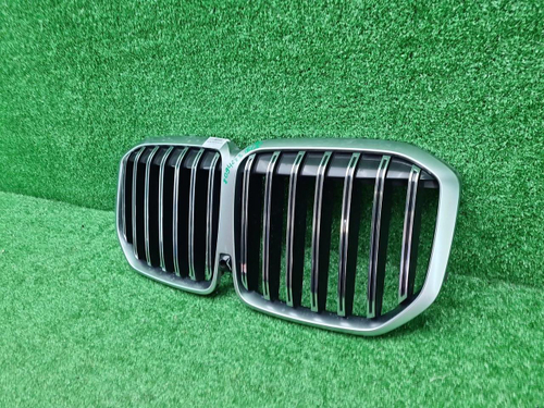 Решетка радиатора BMW X7 G07 (2022-н.в.)